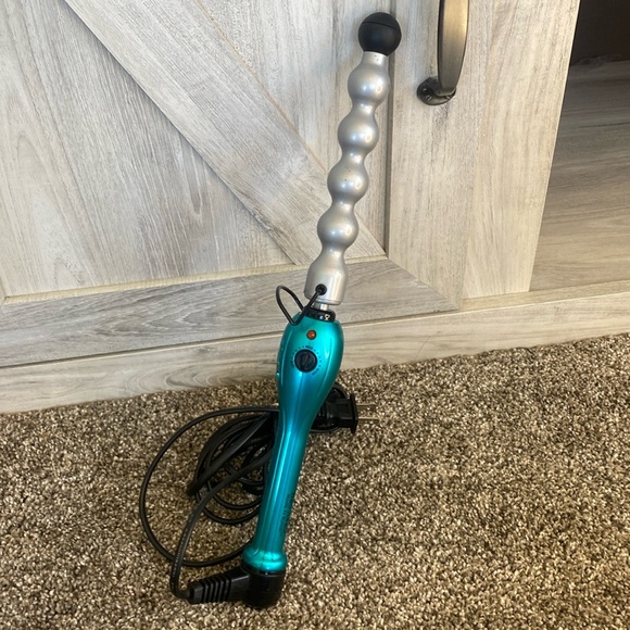 Bed Head BH320 Rock 'n' Roller Ceramic Styling Iron, Teal - Picture 2 of 7